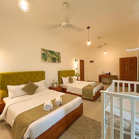 J Leaf Hotel By Blue Bird Negombo Esterno foto