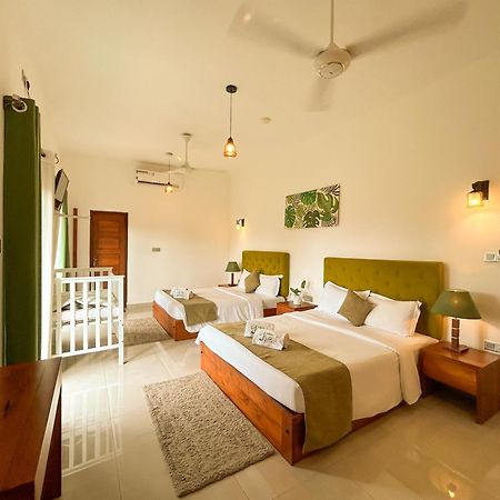 J Leaf Hotel By Blue Bird Negombo Esterno foto