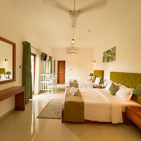 J Leaf Hotel By Blue Bird Negombo Esterno foto