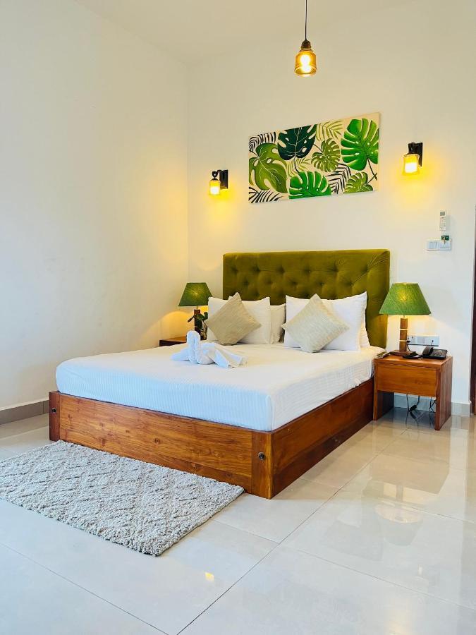 J Leaf Hotel By Blue Bird Negombo Esterno foto