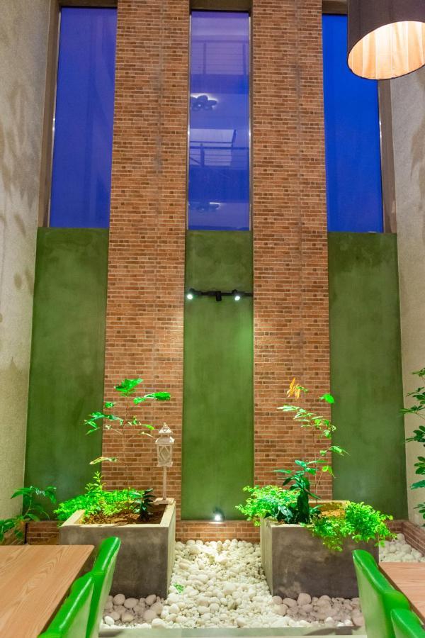 J Leaf Hotel By Blue Bird Negombo Esterno foto