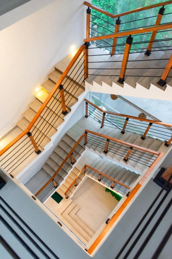 J Leaf Hotel By Blue Bird Negombo Esterno foto