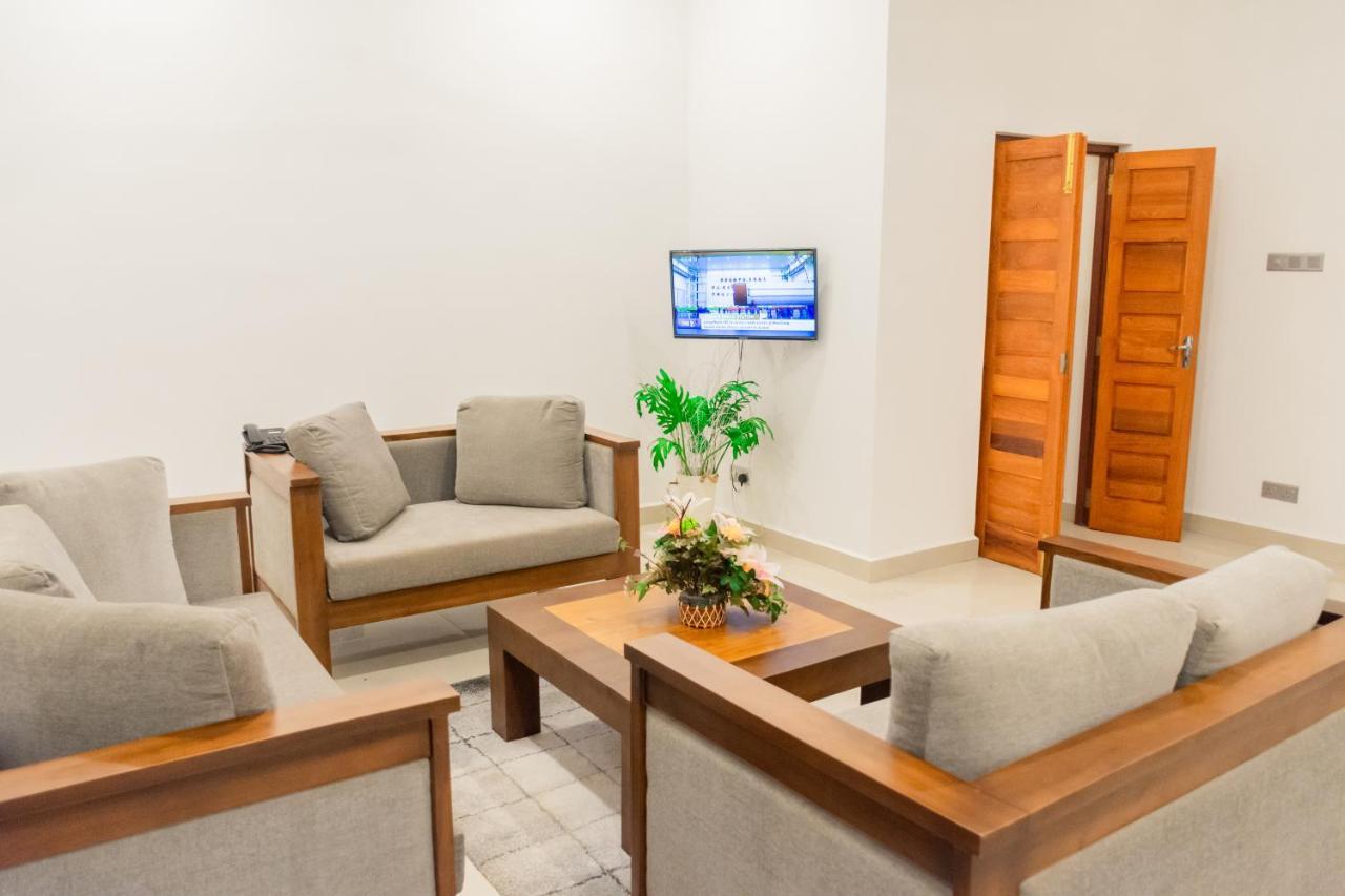 J Leaf Hotel By Blue Bird Negombo Esterno foto