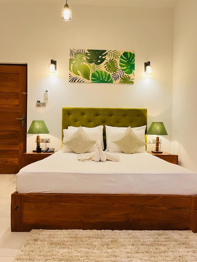 J Leaf Hotel By Blue Bird Negombo Esterno foto