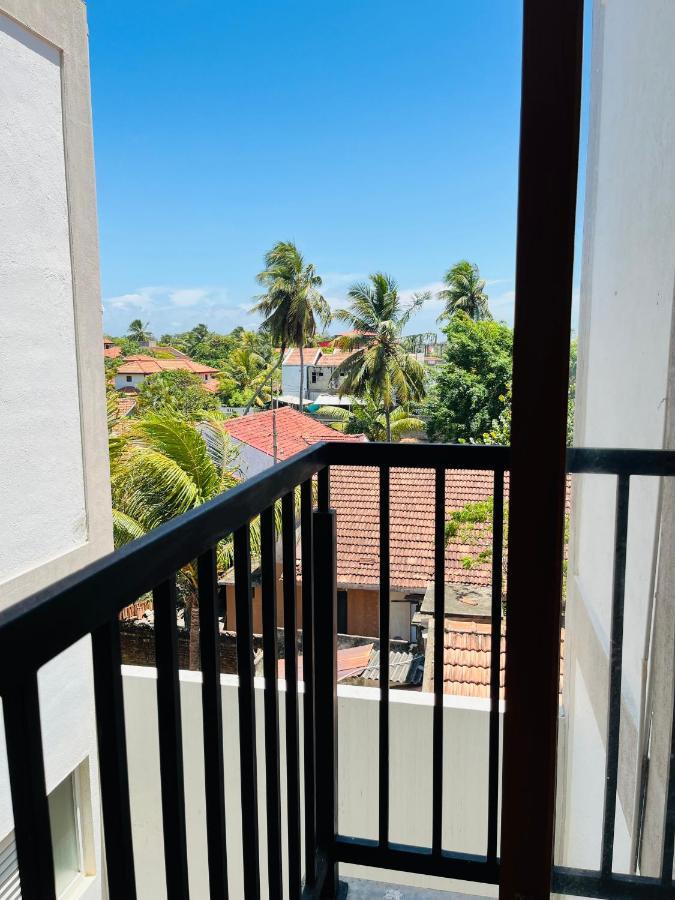 J Leaf Hotel By Blue Bird Negombo Esterno foto