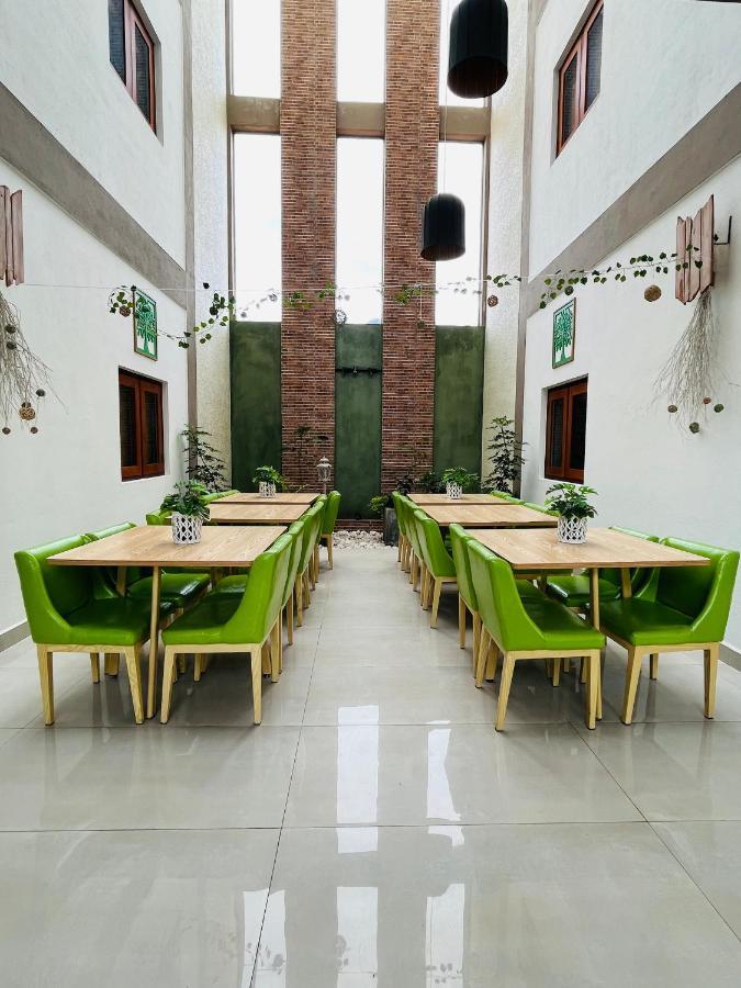 J Leaf Hotel By Blue Bird Negombo Esterno foto