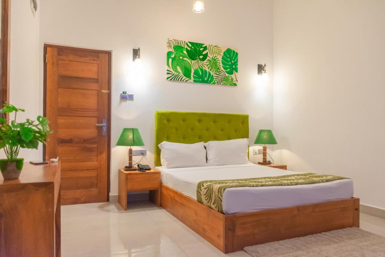 J Leaf Hotel By Blue Bird Negombo Esterno foto