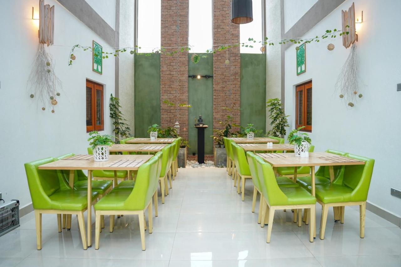 J Leaf Hotel By Blue Bird Negombo Esterno foto