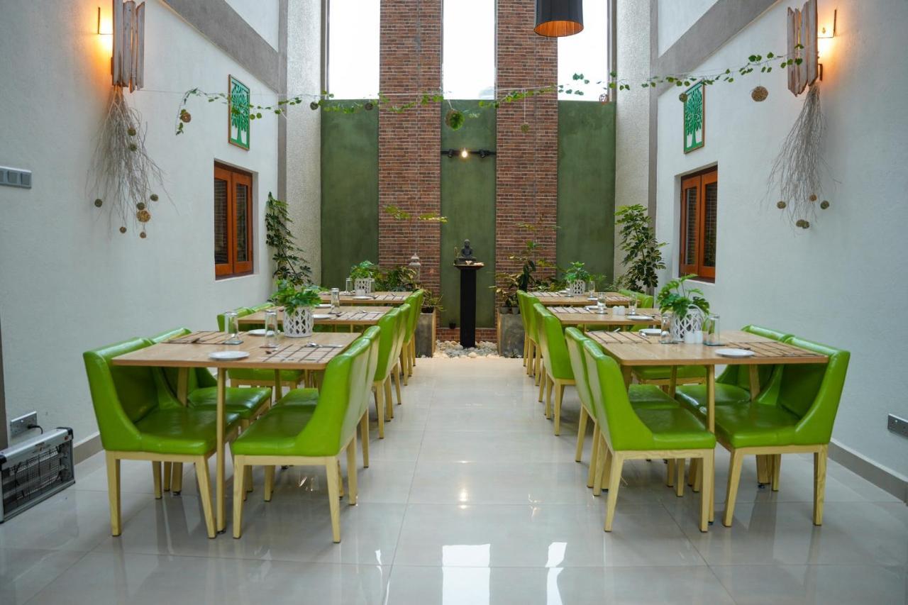 J Leaf Hotel By Blue Bird Negombo Esterno foto