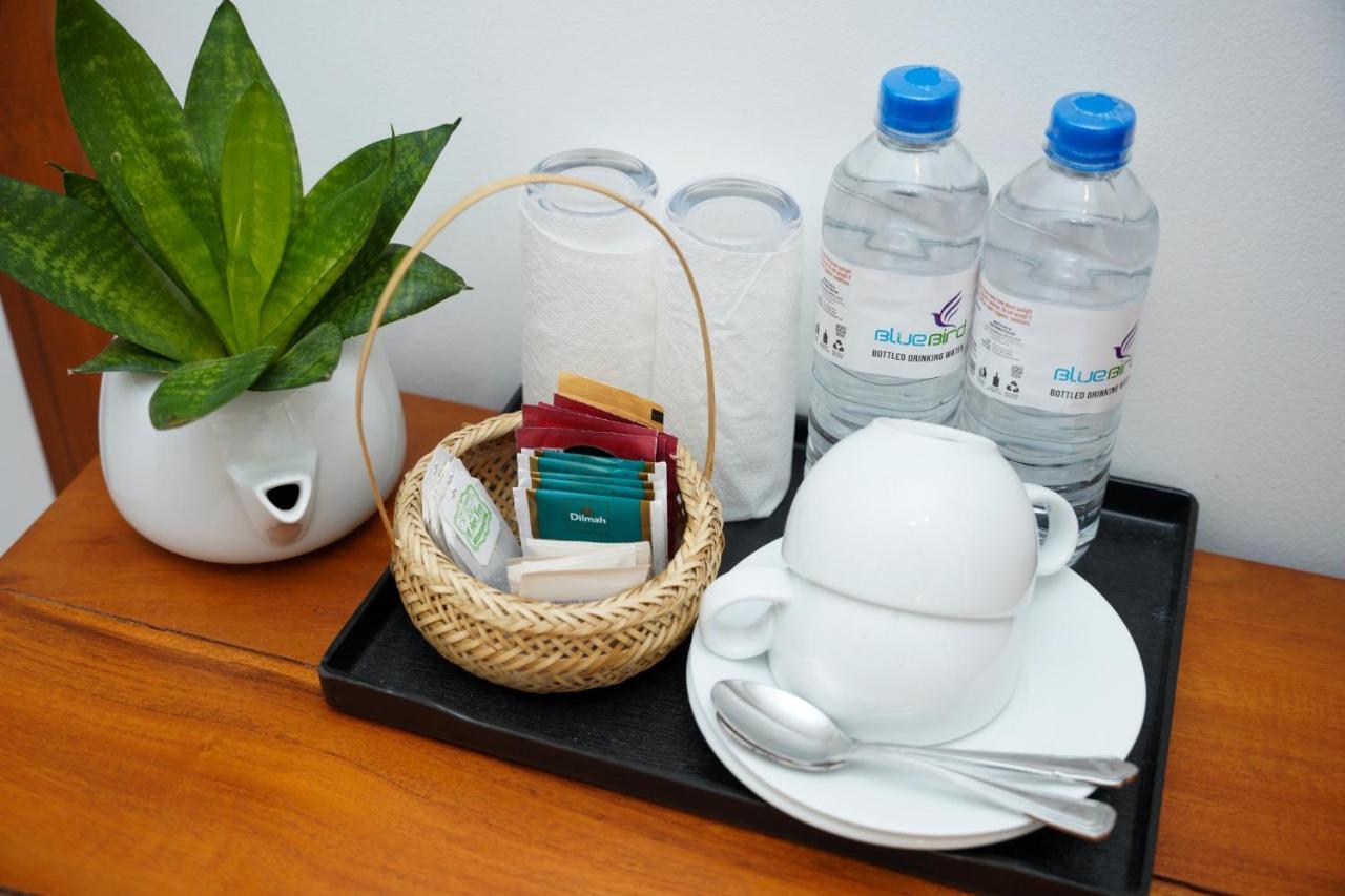 J Leaf Hotel By Blue Bird Negombo Esterno foto