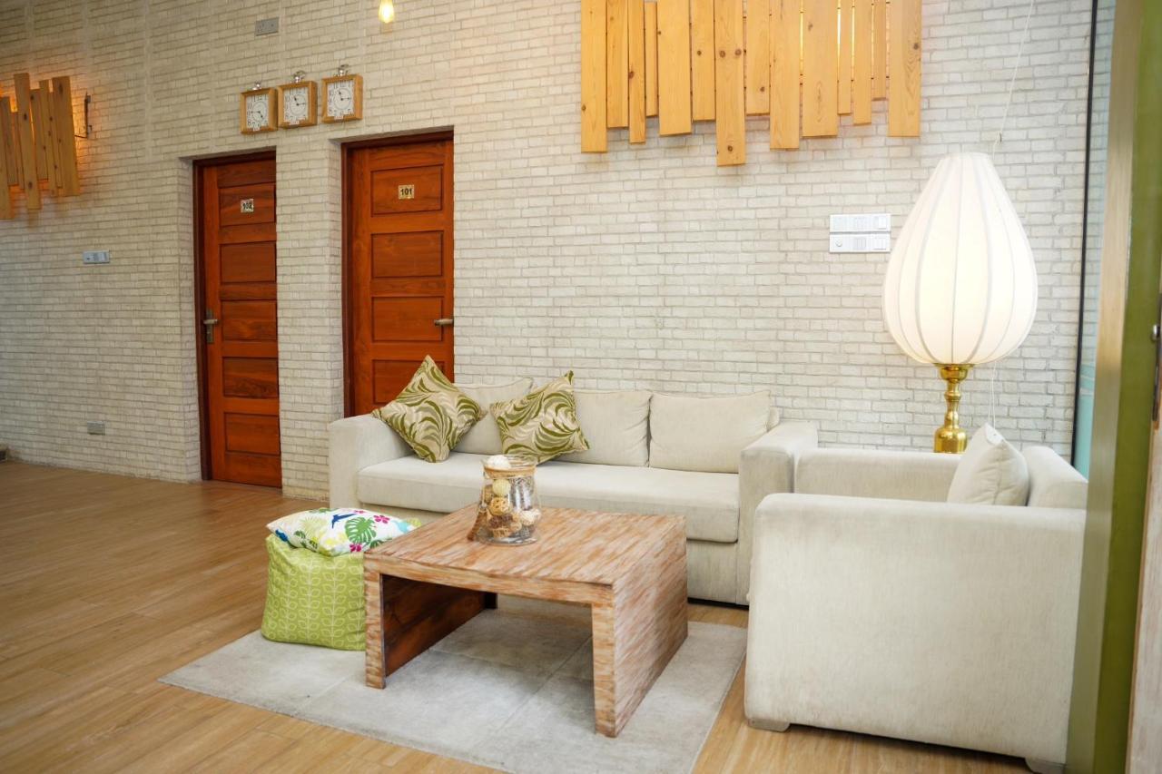 J Leaf Hotel By Blue Bird Negombo Esterno foto