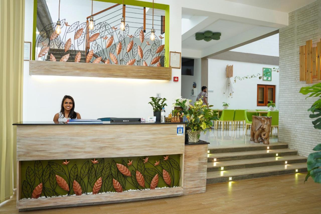 J Leaf Hotel By Blue Bird Negombo Esterno foto