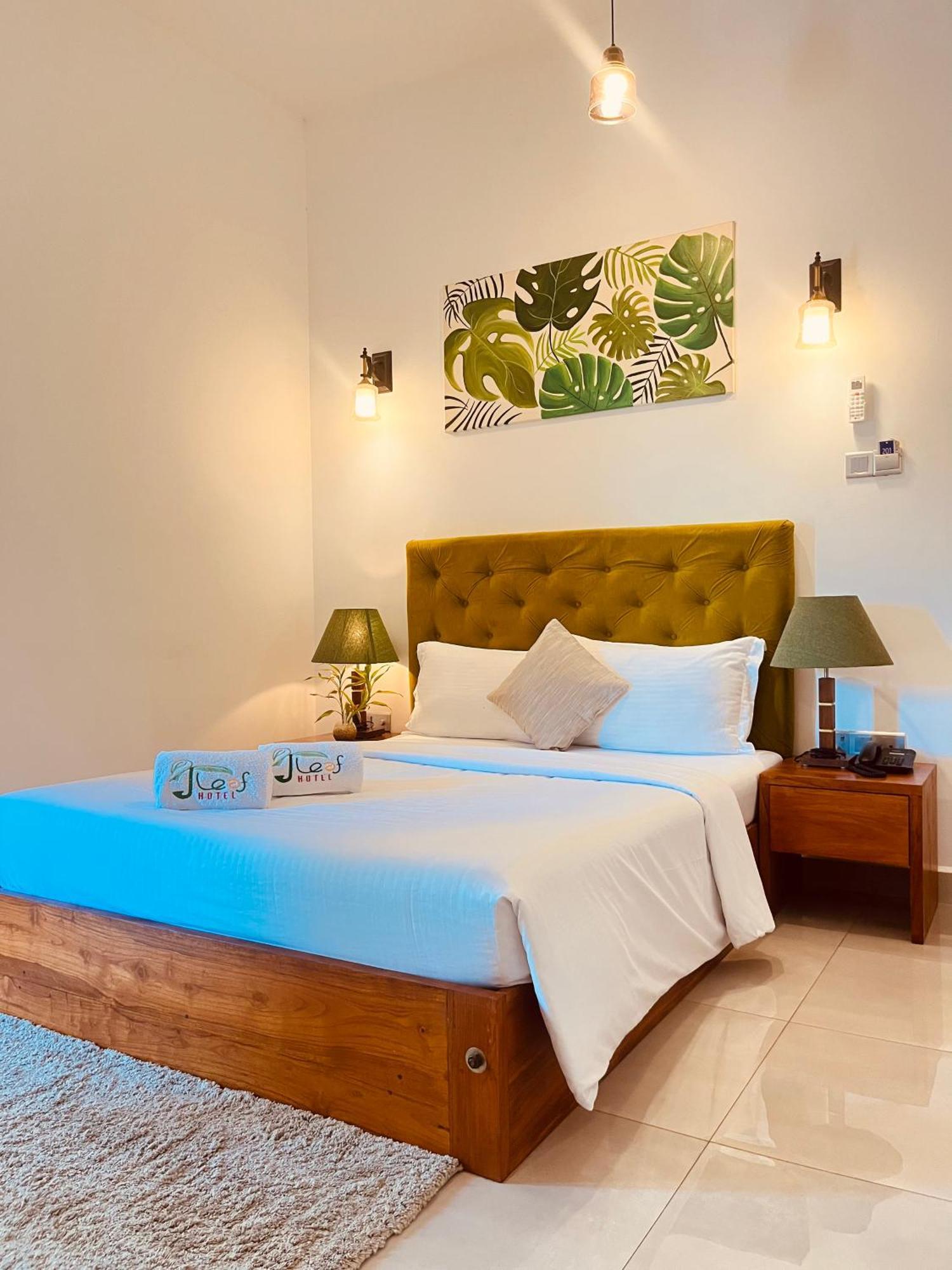 J Leaf Hotel By Blue Bird Negombo Esterno foto