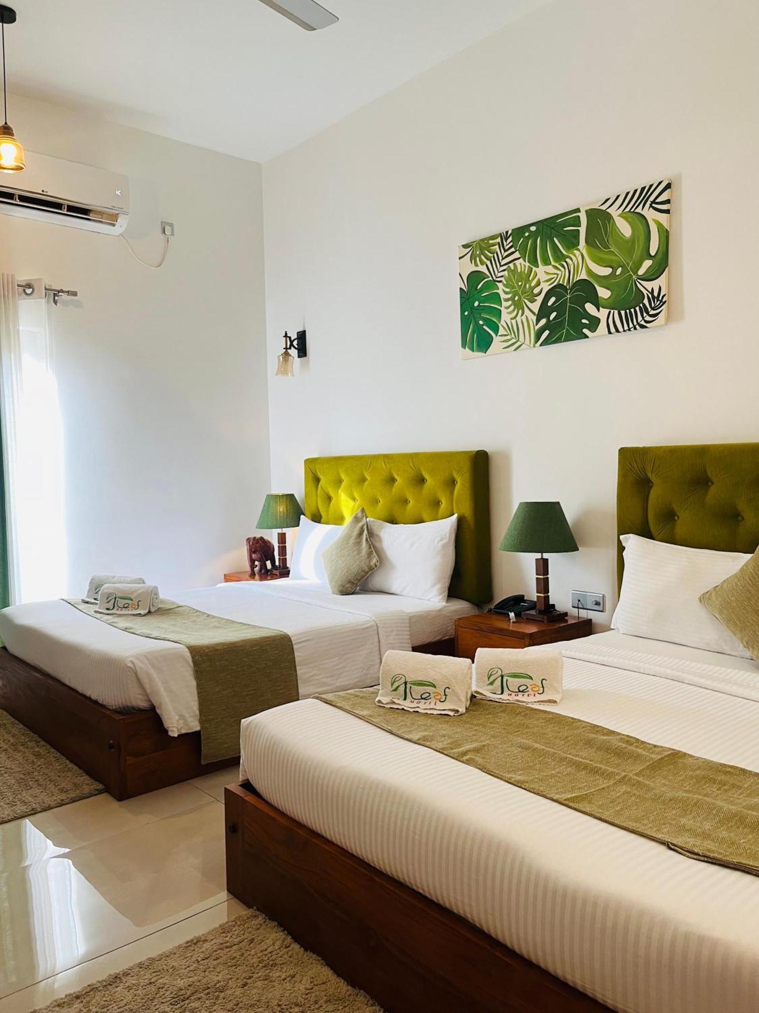 J Leaf Hotel By Blue Bird Negombo Esterno foto