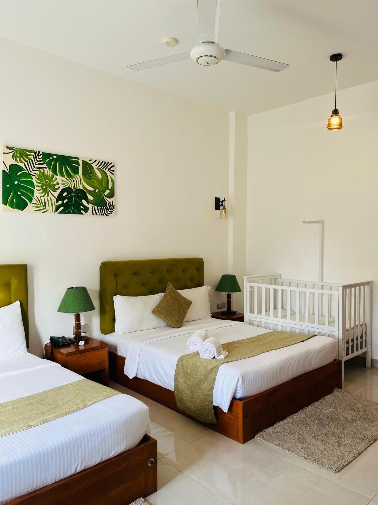 J Leaf Hotel By Blue Bird Negombo Esterno foto