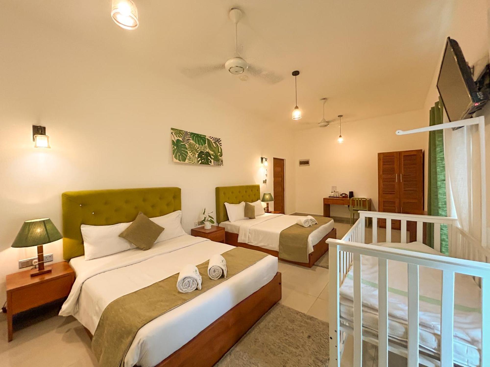 J Leaf Hotel By Blue Bird Negombo Esterno foto