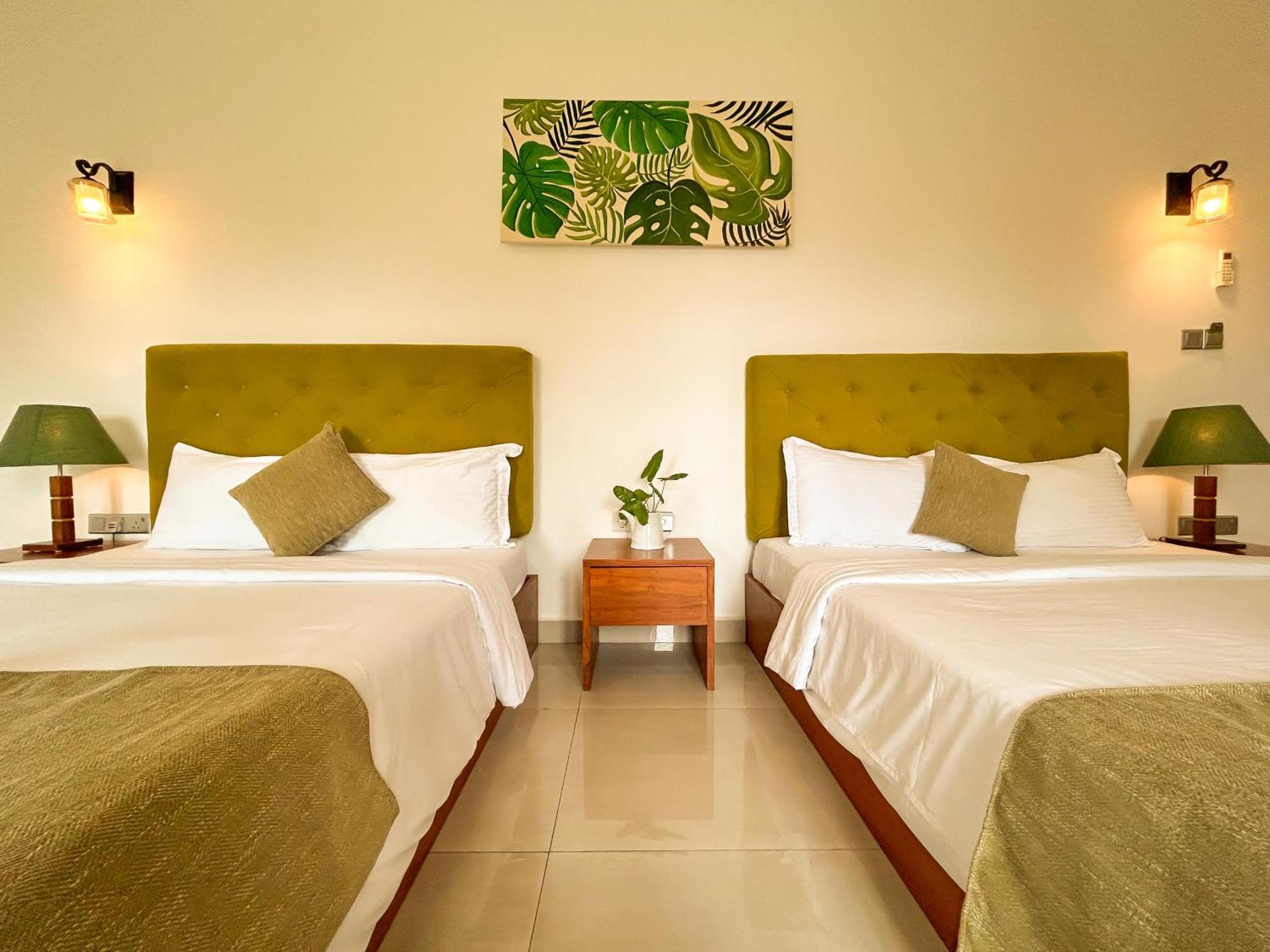 J Leaf Hotel By Blue Bird Negombo Esterno foto
