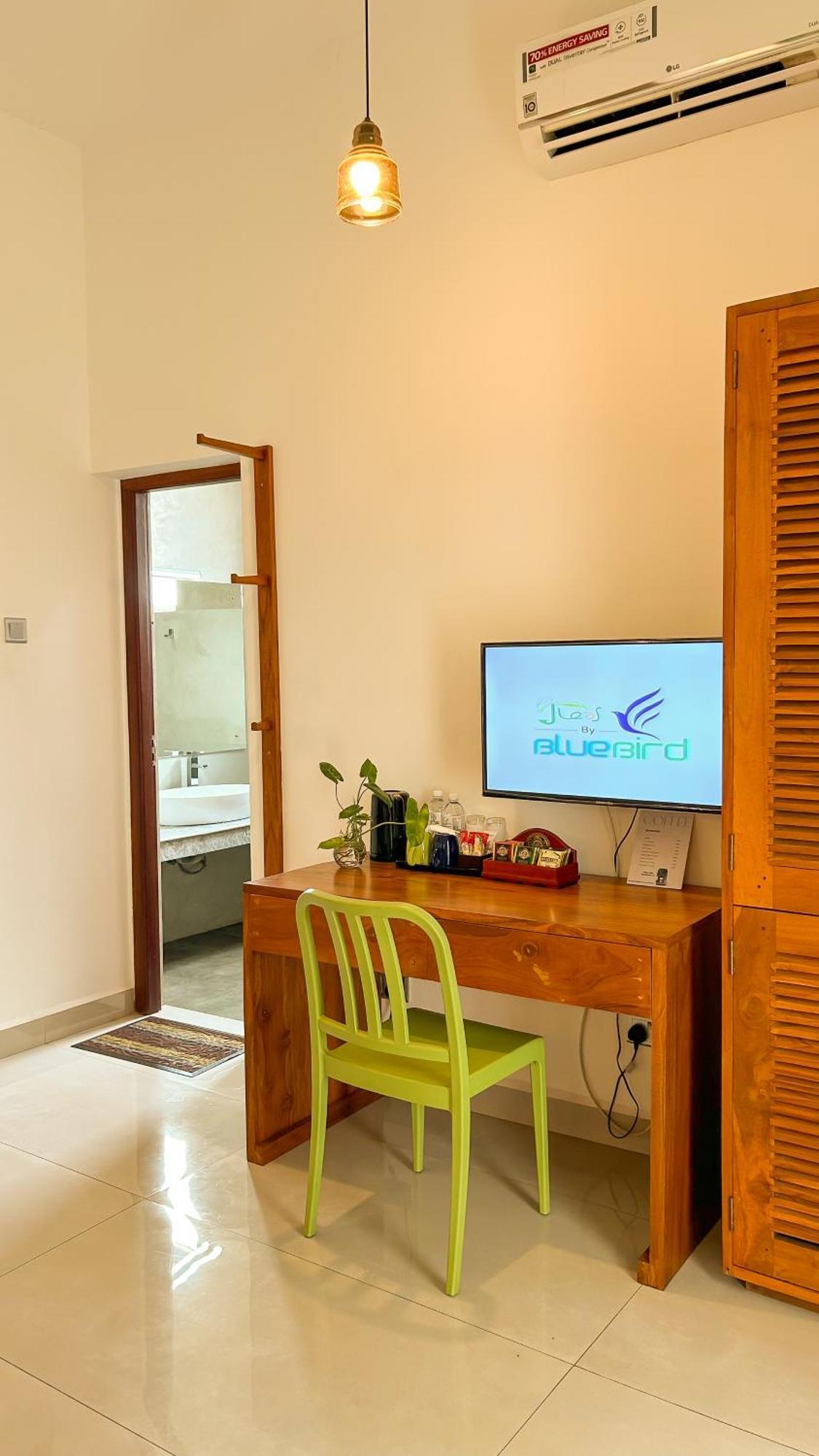 J Leaf Hotel By Blue Bird Negombo Esterno foto