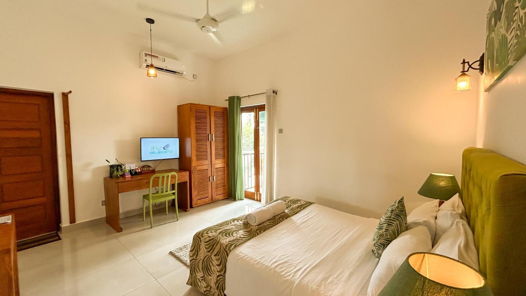 J Leaf Hotel By Blue Bird Negombo Esterno foto