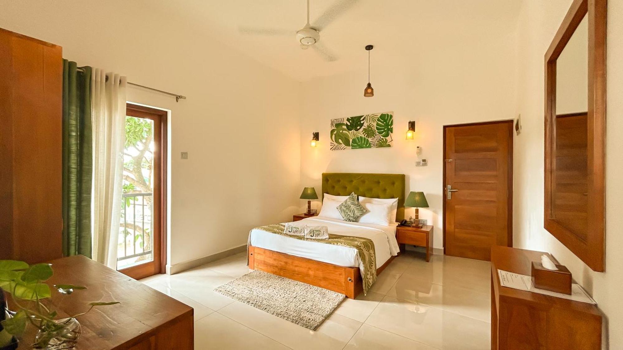 J Leaf Hotel By Blue Bird Negombo Esterno foto