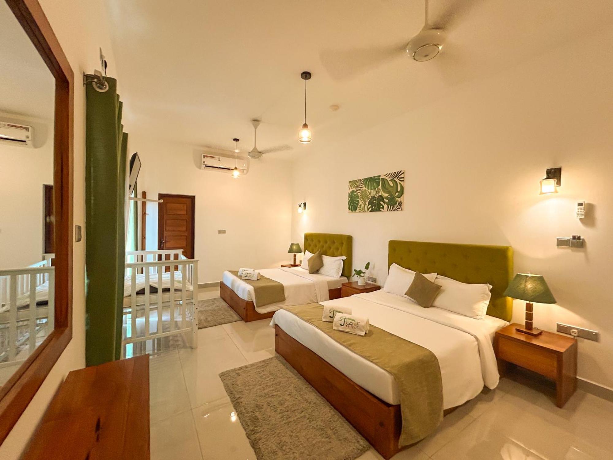 J Leaf Hotel By Blue Bird Negombo Esterno foto