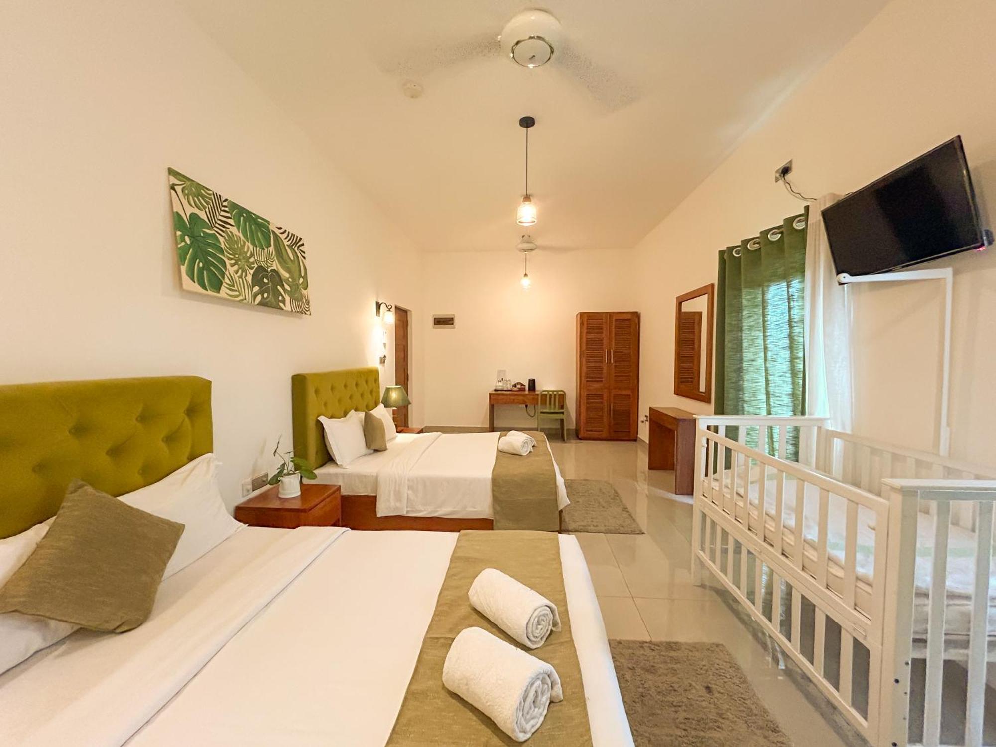 J Leaf Hotel By Blue Bird Negombo Esterno foto